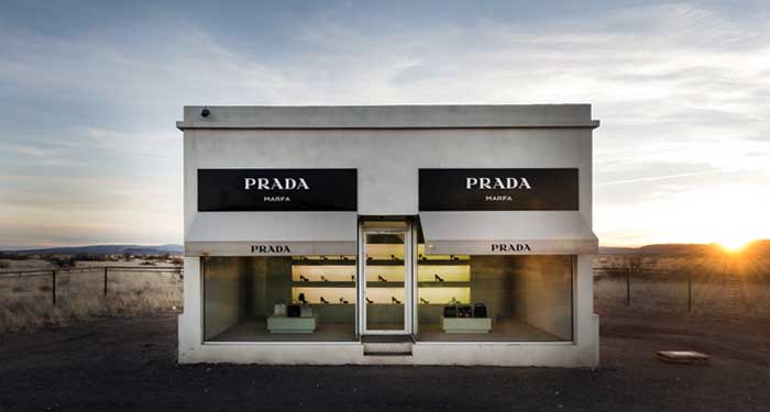 Магазин Prada посреди пустыни в Техасе