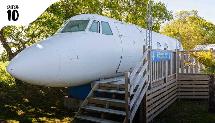 Уникальный AirBnb в виде самолета на западе Франции