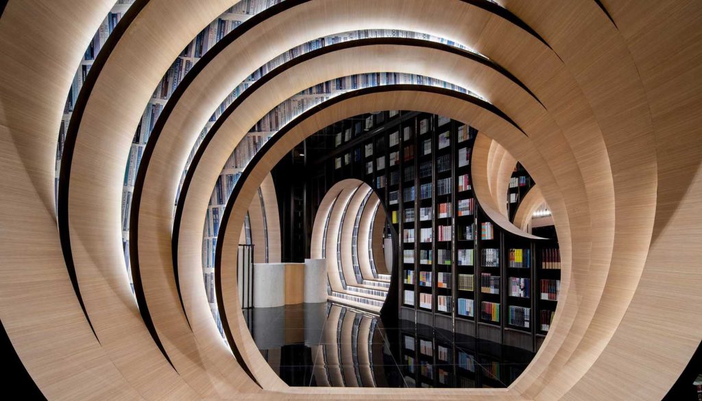 Новый потрясающий книжный магазин недавно открылся в Пекине.