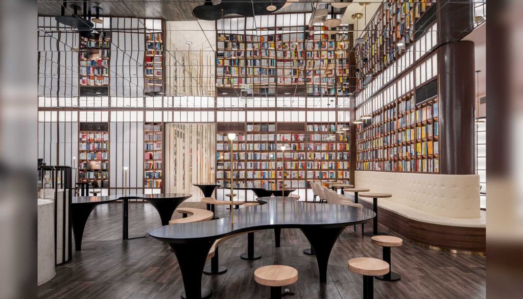 Новый потрясающий книжный магазин недавно открылся в Пекине.