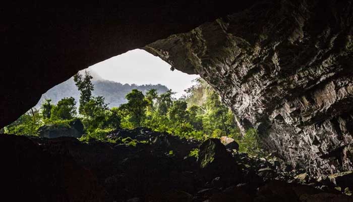 Пещера Son Doong соединяющаяся с пещерой Hang Thung во Вьетнаме