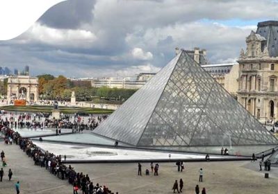 Лувр закрывается, так как Франция запрещает крупные мероприятия в связи со вспышкой коронавируса