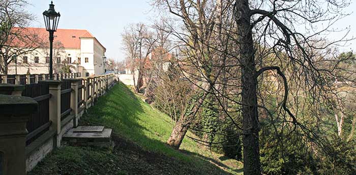 Тихое, спокойное место, куда можно сходить в Праге