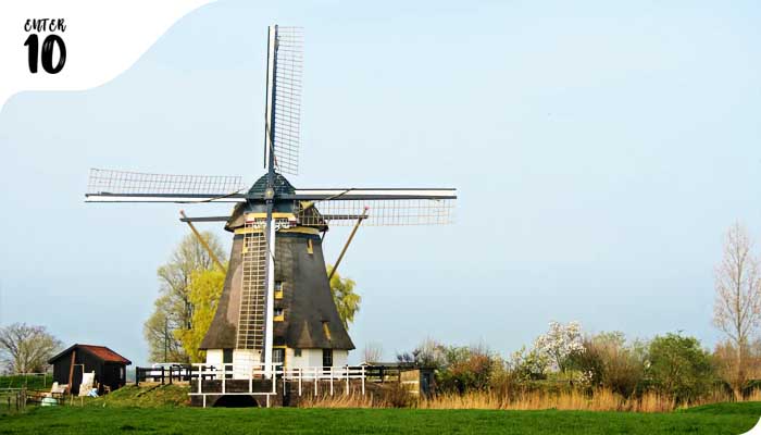Классическая голландская ветряная мельница доступна на Airbnb